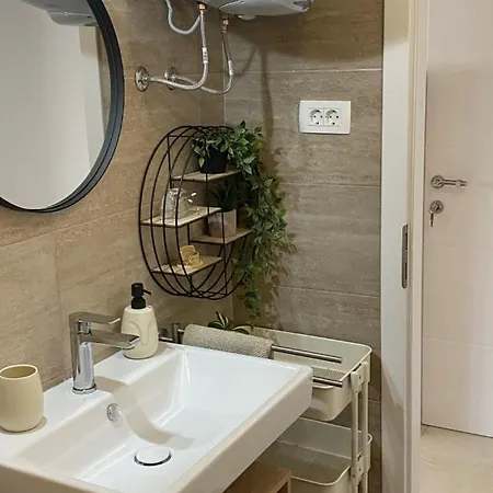 Jozephine 1 By Guide *