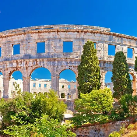 Jozephine 1 By Guide Pula