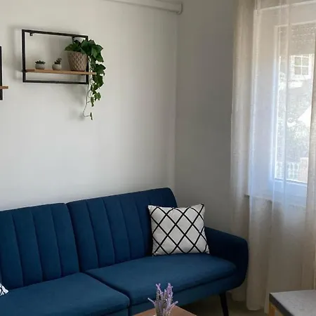 Jozephine 1 By Guide